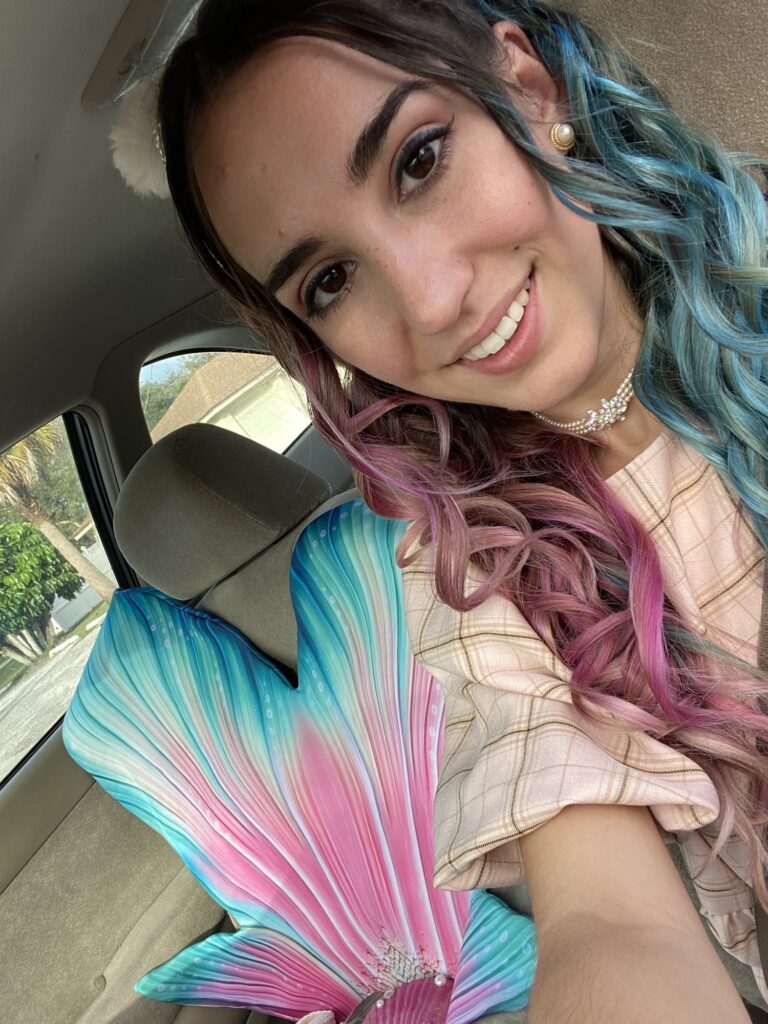 pink and blue split hair color trend / half and half hair