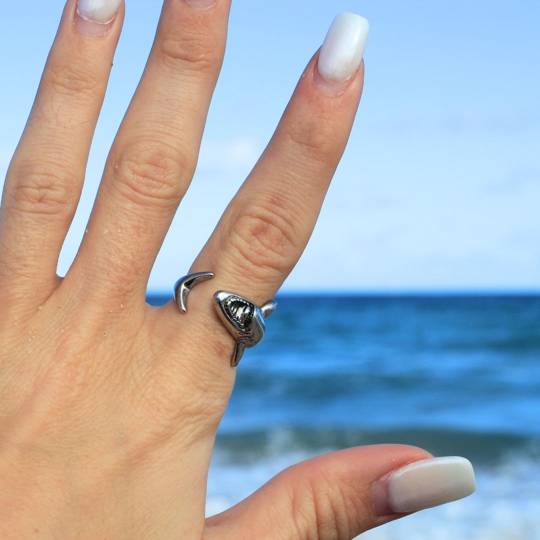 JAWSome Ring (Silvery)